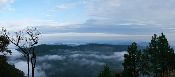 Une Belle Vue Panoramique Sur Ciel Nuageux Sur Les Collines — Photo