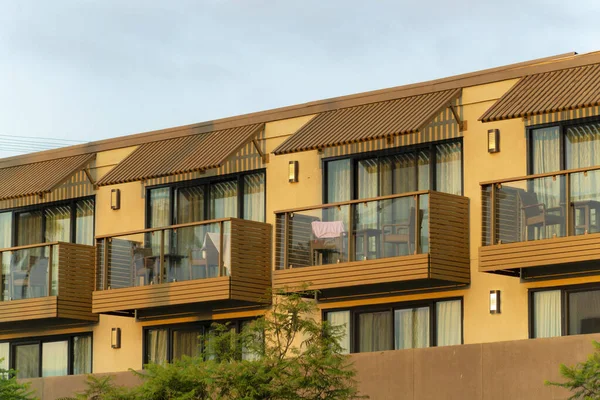 Una Fachada Edificio Residencial Con Balcones —  Fotos de Stock