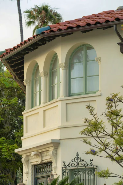 Uma Fachada Uma Bela Casa Residencial — Fotografia de Stock