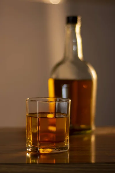 Ουίσκι Αλκοόλ Ποτό Ποτήρι Και Μπουκάλι — Φωτογραφία Αρχείου