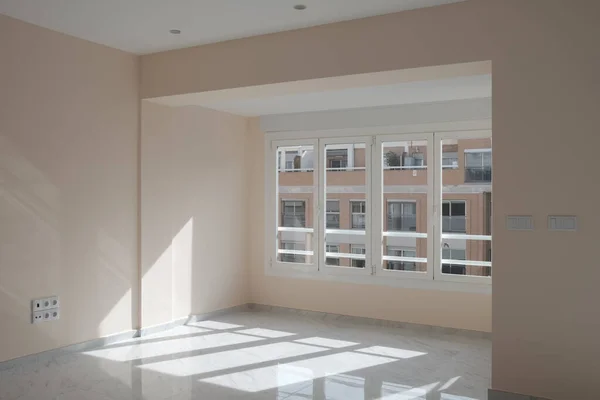 Uma Sala Apartamentos Vazia Com Paredes Bege Luz Solar Vinda — Fotografia de Stock