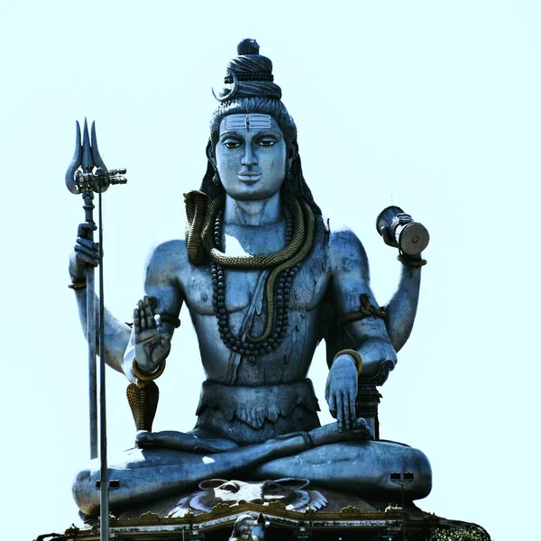 Hindistan Daki Murdeshwar Tapınağındaki Açık Mavi Gökyüzündeki Shiva Heykeli — Stok fotoğraf