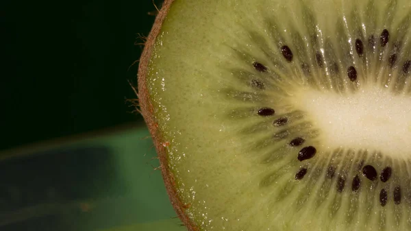 Lovitură Closeup Kiwi Feliat Fundal Neclară — Fotografie, imagine de stoc