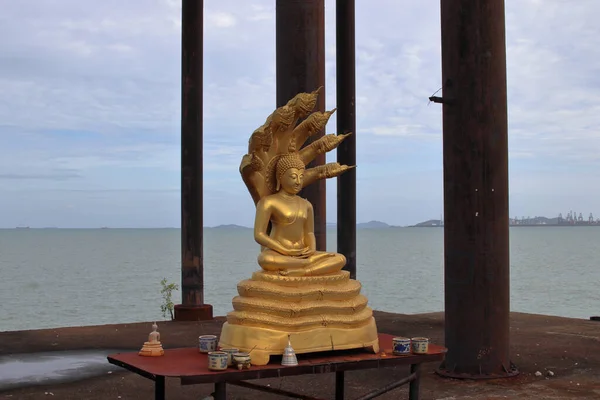 Templo Tailandês Nunca Terminado Abandonado Com Uma Estátua Dourada Buda — Fotografia de Stock