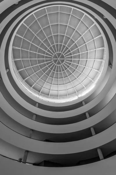Perspectiva Telhado Edifício Com Formas Circulares Preto Branco — Fotografia de Stock