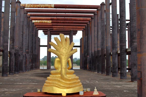 Templo Tailandés Nunca Terminado Abandonado Con Una Estatua Oro Buda —  Fotos de Stock