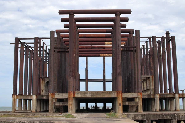 Tempio Tailandese Mai Finito Abbandonato Con Una Statua Buddha Dorato — Foto Stock