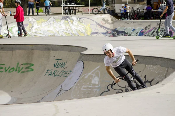 Фуенгирола Испания Ноября 2017 Велогонщики Bmx Скейт Парке — стоковое фото