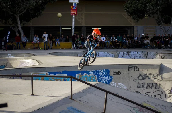 Fuengirola Spain Kasım 2017 Kaykay Parkında Bmx Binicileri — Stok fotoğraf