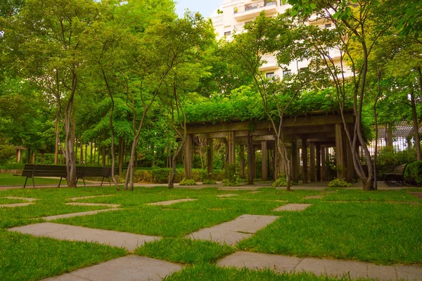 Parque Continentes Jacques Chirac Com Monumento Verde Vegetado Bancos Levallois — Fotografia de Stock