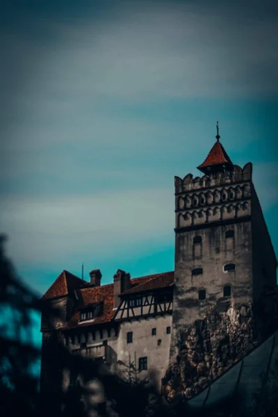 Histórico Castelo Bran Sob Céu Azul Bran Romênia — Fotografia de Stock