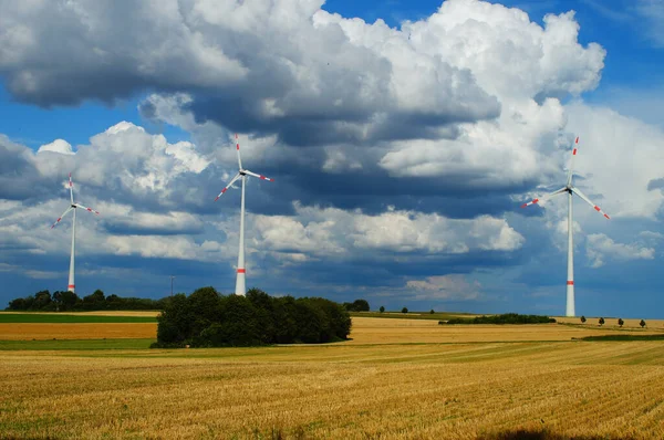 Schoeneck Germany Aug 2021 Wind Turbines Fields Harvest Time Contrasting — Stock Photo, Image