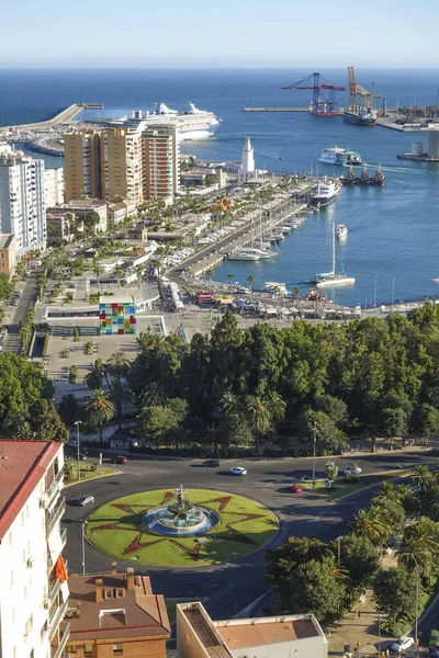 スペイン マラガ 2017年7月3日 南スペインのアンダルシアの港を持つマラガ市の垂直航空ビュー — ストック写真