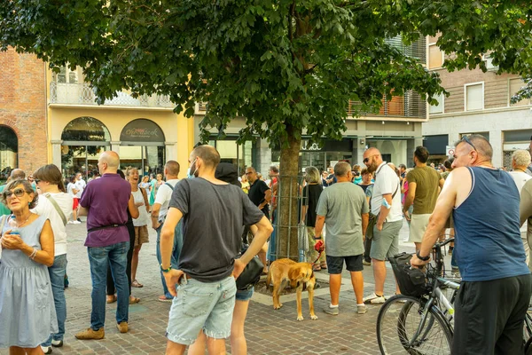 Cremon Italië Jul 2021 Een Menigte Mensen Protesteert Tegen Covid — Stockfoto