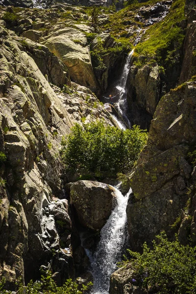Vertikální Záběr Vodopádu Horách Bonifaciu Francie — Stock fotografie