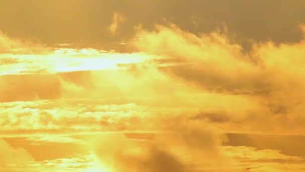 雲に包まれた美しい夕日の空 — ストック動画