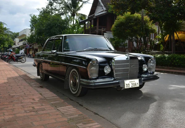 Luang Prabang Laos Jul 2015 Vintage Black Mercedes Benz 280 — Stock Photo, Image