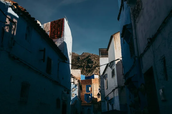Beco Estreito Edifícios Residenciais Antigos Sob Luz Sol Marrocos — Fotografia de Stock