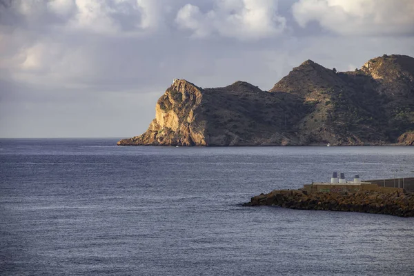 Una Hermosa Vista Mar Tranquilo Las Islas Montañosas Altea España — Foto de Stock