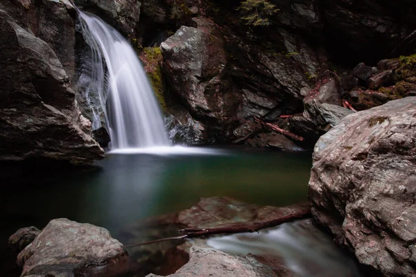 Θέα Ενός Όμορφου Καταρράκτη Στο Δάσος Bingham Falls Stowe Ηπα — Φωτογραφία Αρχείου