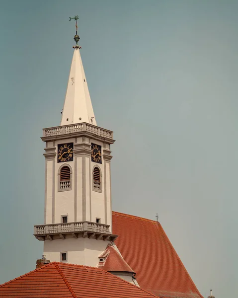 古い時計塔の垂直ショット — ストック写真