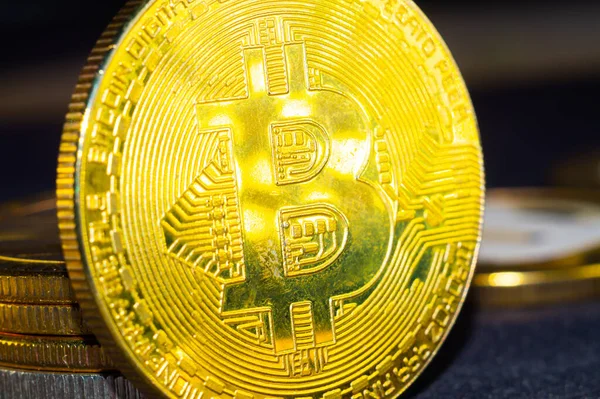 Altın Bitcoin Yakın Plan Çekimi — Stok fotoğraf