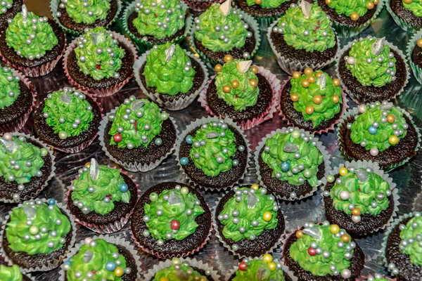 Sebuah Pemandangan Atas Cupcakes Liburan Indah Didekorasi — Stok Foto