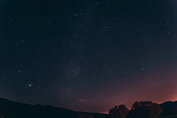 Ένα Όμορφο Τοπίο Του Έναστρου Ουρανού Και Ένα Τοπίο Νύχτα — Φωτογραφία Αρχείου