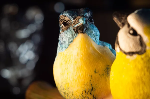 Gros Plan Figurines Oiseaux Peintes Mignons — Photo