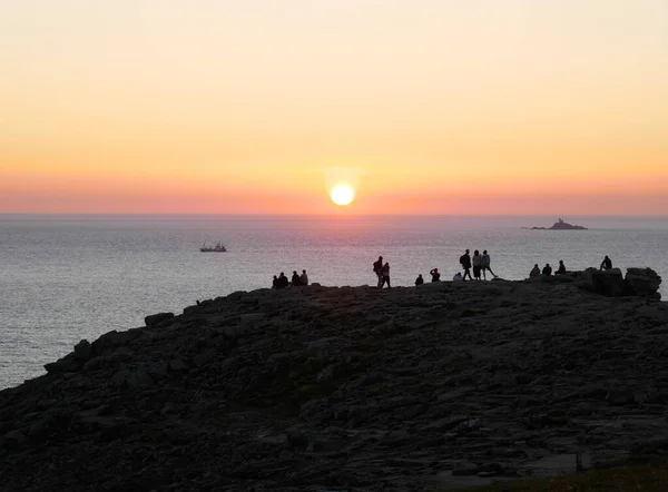 Fransa Nın Kuzeybatısındaki Pointe Raz Günbatımında Atlantik Kıyısının Güzel Bir — Stok fotoğraf