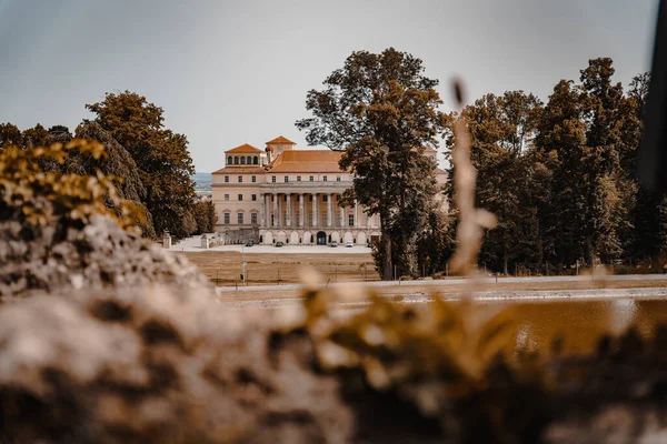 Avusturya Nın Eisenstadt Şehrinde Fabrikalarla Çevrili Bir Bina — Stok fotoğraf