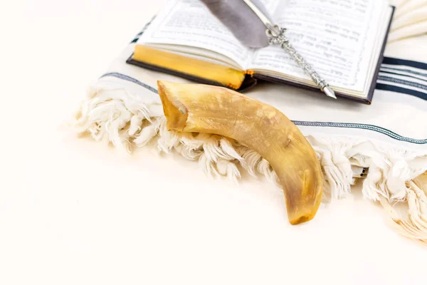 Une Corne Shofar Juive Traditionnelle Avec Livre Prière Siddur Une — Photo