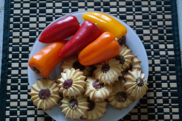 Uma Vista Superior Deliciosos Biscoitos Qurabiya Com Pimentão — Fotografia de Stock
