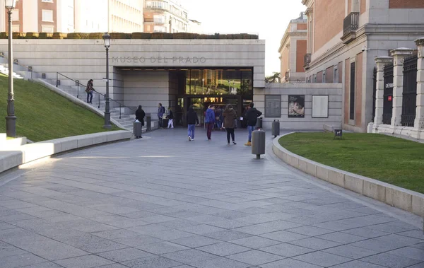 Madrid Spain Feb 2015 Scenic View People Entering Prado Museum — Stock Photo, Image