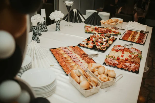 Een Close Shot Van Heerlijke Snacks Zoals Verschillende Soorten Vlees — Stockfoto