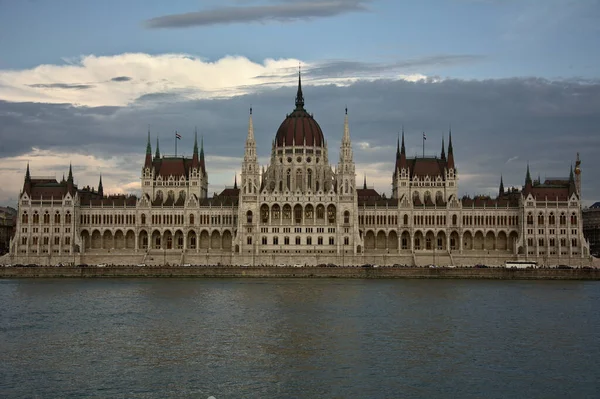 Una Vista Del Edificio Del Parlamento Húngaro Budapest Hungría Contra — Foto de Stock