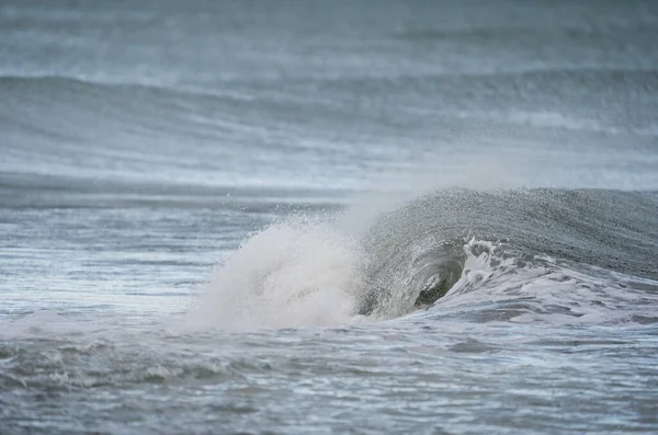 Большие Волны Ломаются Побережье Средиземного Моря Андалусии Испания — стоковое фото