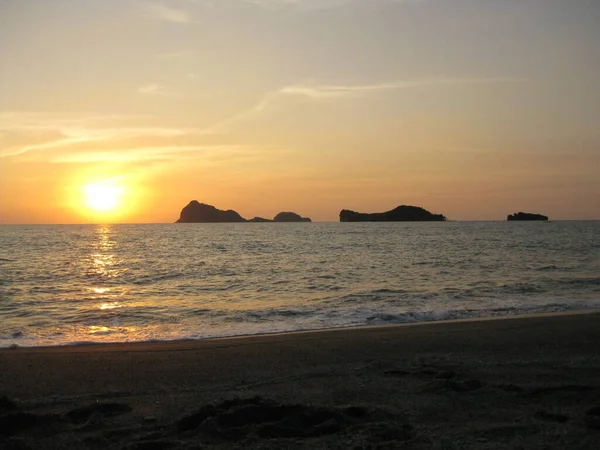 Krásný Výhled Jasný Západ Slunce Nad Mořem — Stock fotografie
