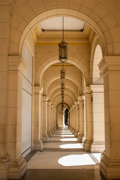 Die Schönen Bogensäulen Des Nationalmuseums Der Schönen Künste Von Havanna — Stockfoto