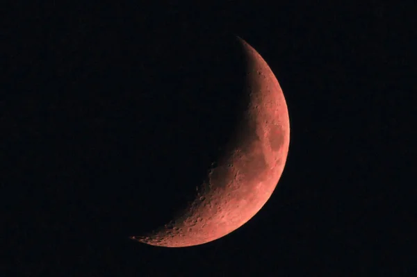 黑色背景上的月球美景 — 图库照片