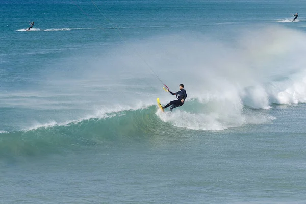 Tarifa Spain Dec 2017 Scenic View Kitesurfers Windsurfers Riding Waves — Stock Photo, Image