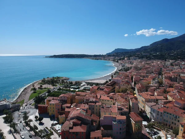 Una Vista Aérea Una Playa Con Edificios Densos Bajo Cielo — Foto de Stock