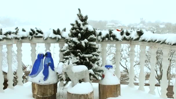 有雪和灯的圣诞树 — 图库视频影像