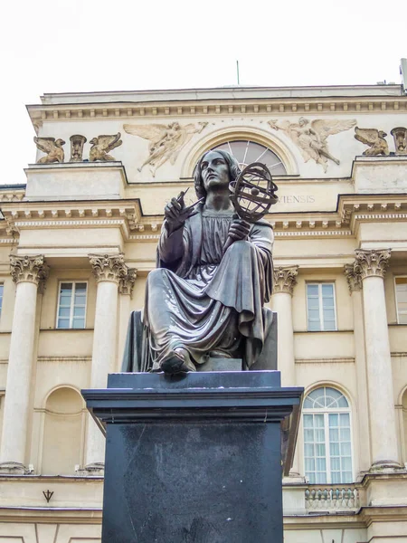 Plano Vertical Estatua Copérnico Frente Palacio Staszic Varsovia Polán — Foto de Stock