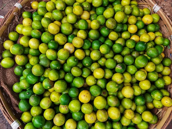 Een Close Shot Van Vele Groene Gele Limoenen — Stockfoto