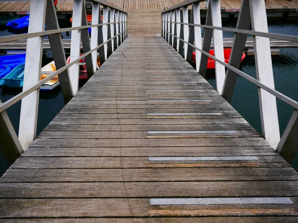 Nettes Foto Von Einem Ponton Der Zum Yachthafen Der Bretagne — Stockfoto