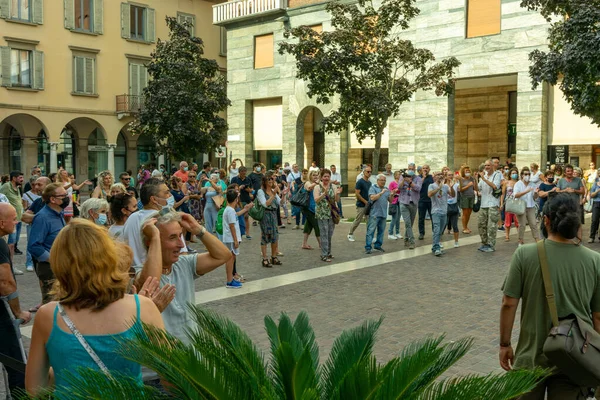 Кремона Италия Июля 2021 Года Толпа Людей Протестующих Против Вакцинации — стоковое фото