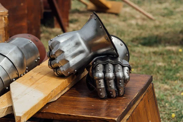 Closeup Shot Pair Old Medieval Knight Metal Gloves Put Wood — Stock Photo, Image
