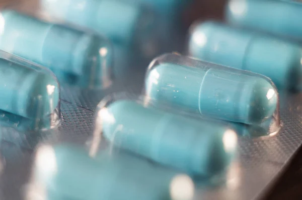 Egy Közeli Felvétel Kék Gyógyszerkapszulákról — Stock Fotó