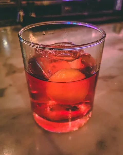 Primer Plano Vertical Vaso Bebida Refrescante Con Hielo — Foto de Stock